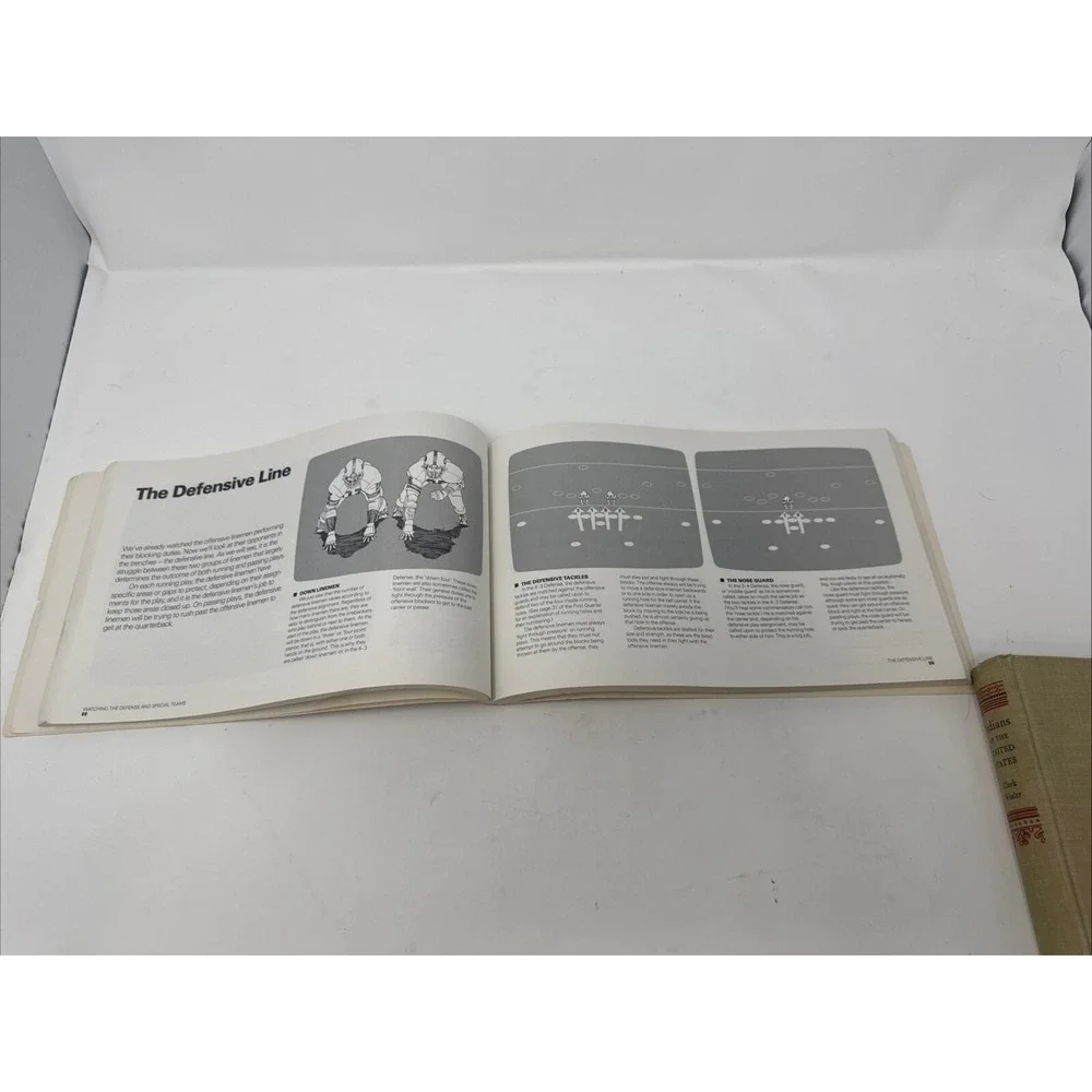 Frank and Lynn Barrett / How to Watch a Football Game 1st Edition 1980